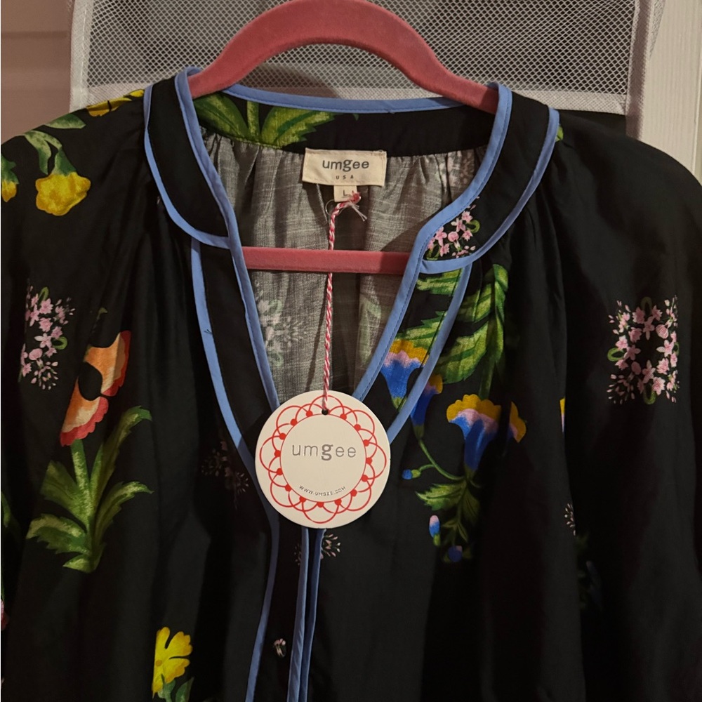 Umgee Botanical Print Contrast Trim Button Blouse - Picture 2 of 3